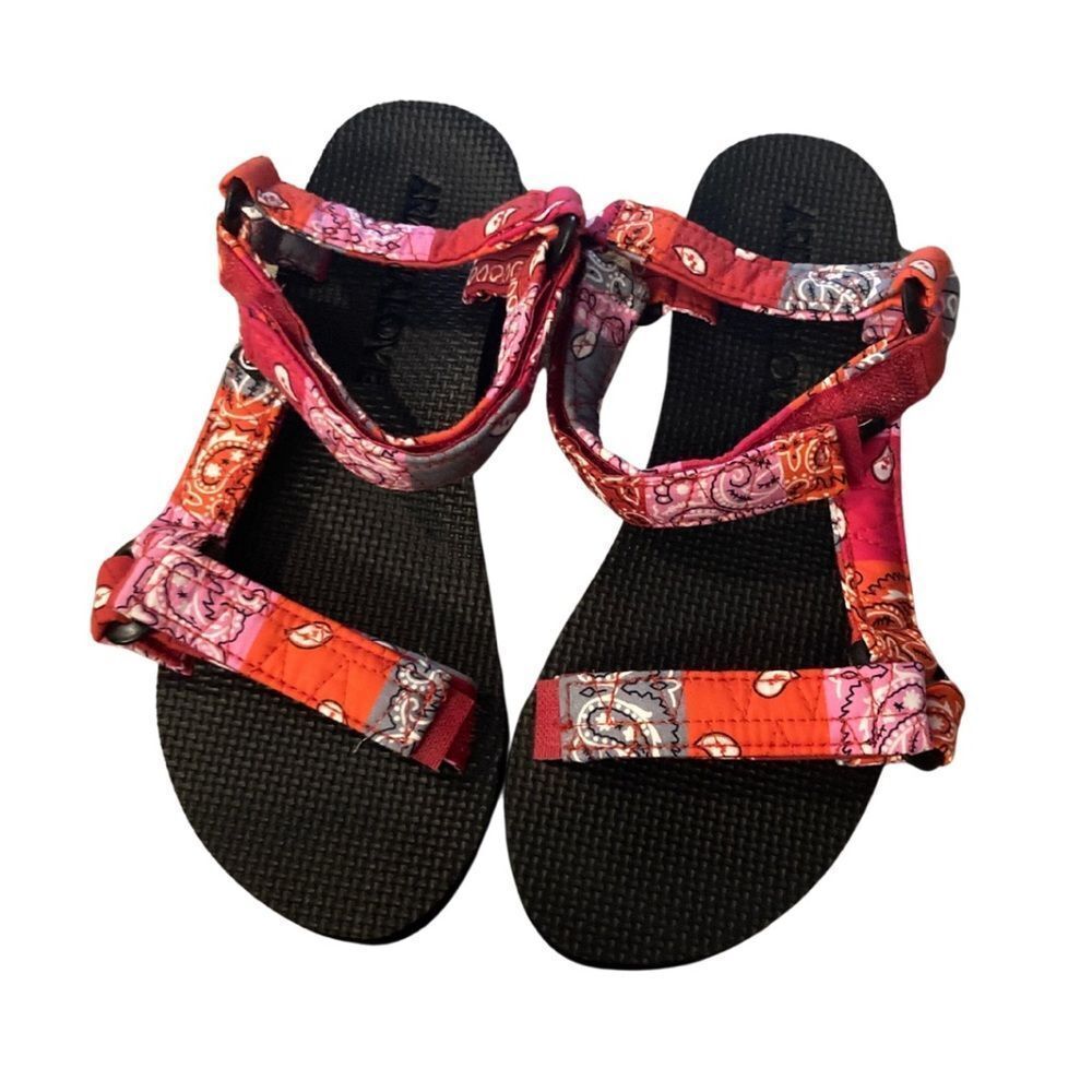 NWOT Arizona Love Trekky bandana quilt sandal